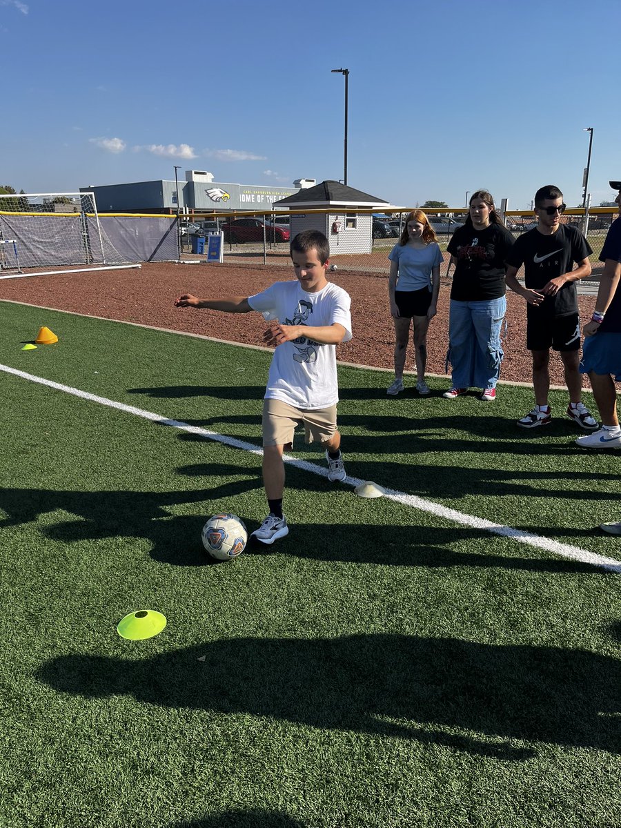 CSSpecOlympics's tweet image. Great time practicing with the boys soccer team ! Thanks for having us! @EaglesAthletics @SandburgHS @elliebrtis