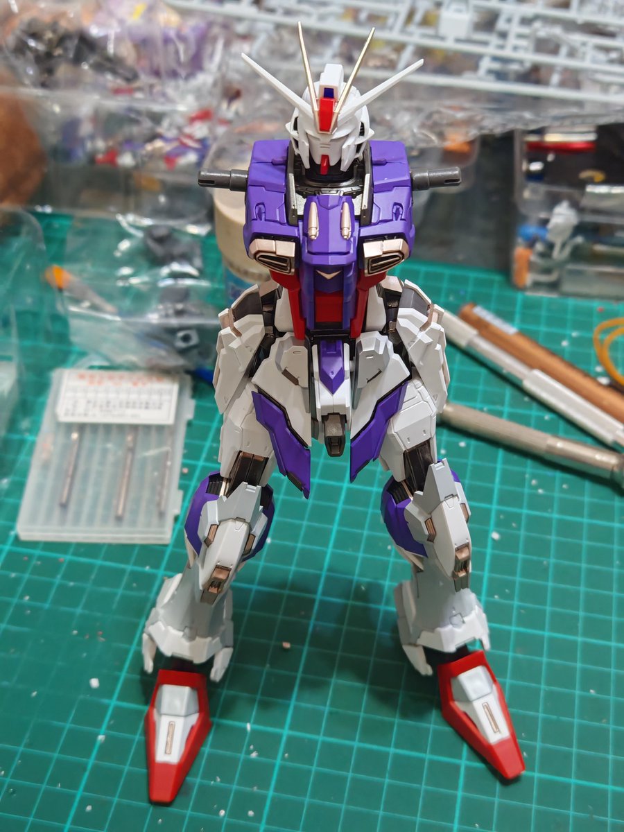 RBMocHK's tweet photo. 進行中，大家能看出在拼什麼嗎？
#自慢のガンプラ見せろください https://t.co/ixuBoSu0Cx