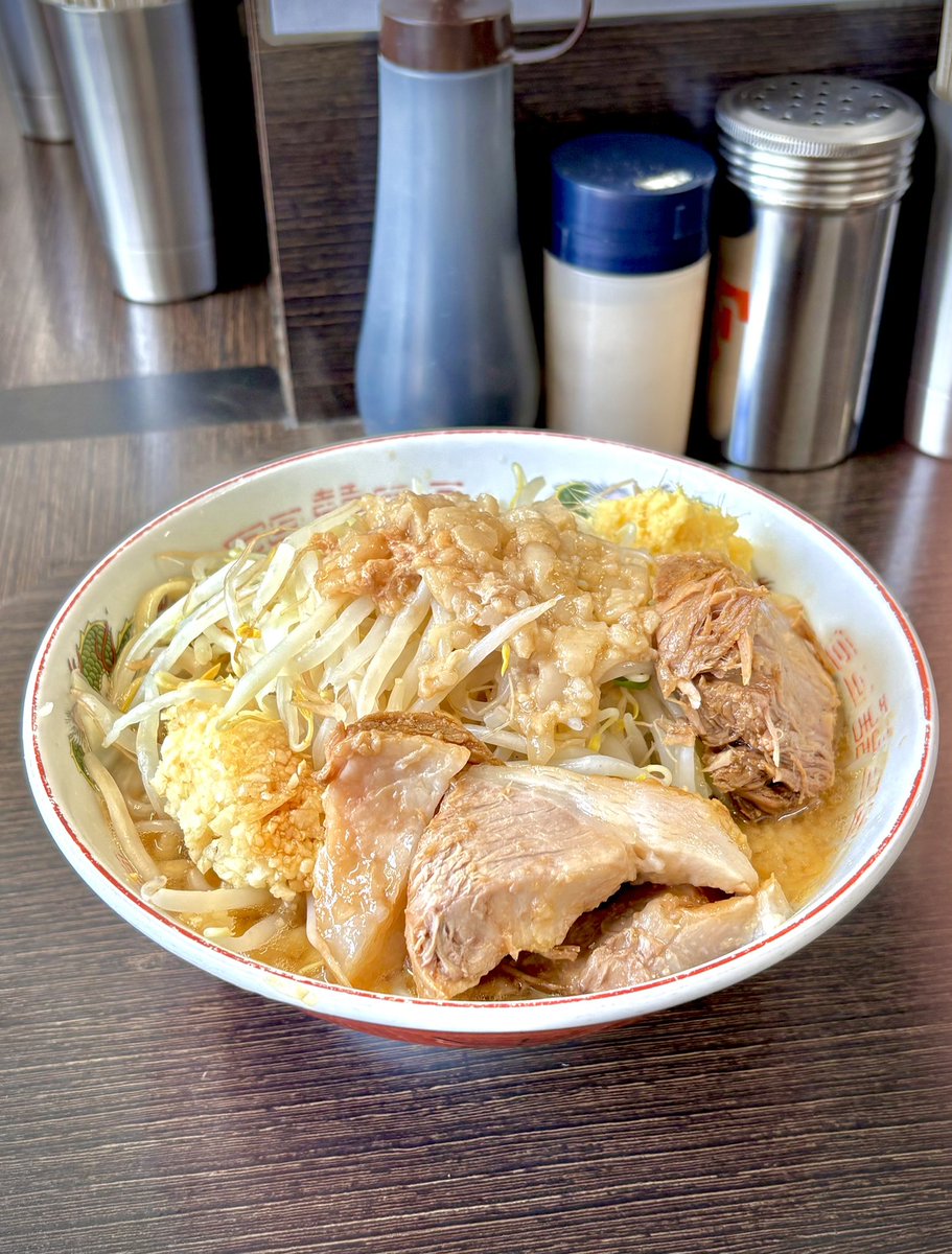 ラーメン二郎　川越店
ラーメン950円　
ニンニクアブラ、アレ（生姜）

1カ月振り位の川越店さん
肉が相変わらず美味しかったです！
今日のスープは少し甘みが強めでこれはこれでとても良い
ご馳走様です。