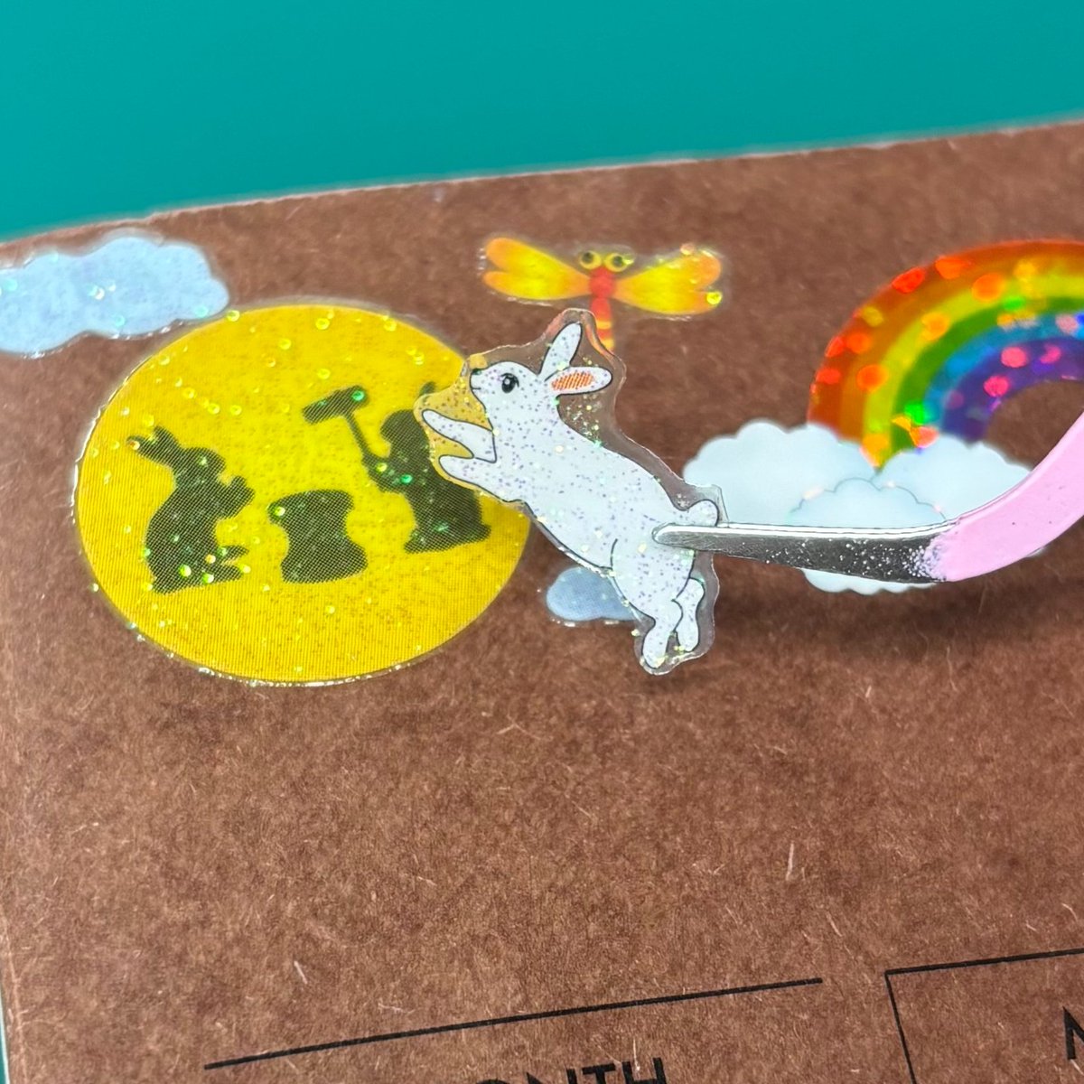 stickerfun_okym's tweet image. お月見の商品が話題ですが…

お月見シールの紹介です。月に浮かぶうさぎさん達がキラキラ輝きます。手帳やお手紙に貼って、秋の夜を楽しみませんか？🐰

＃奥山商会 ＃okuyama ＃stickerfun #十五夜 #月見 ＃うさぎ #シール