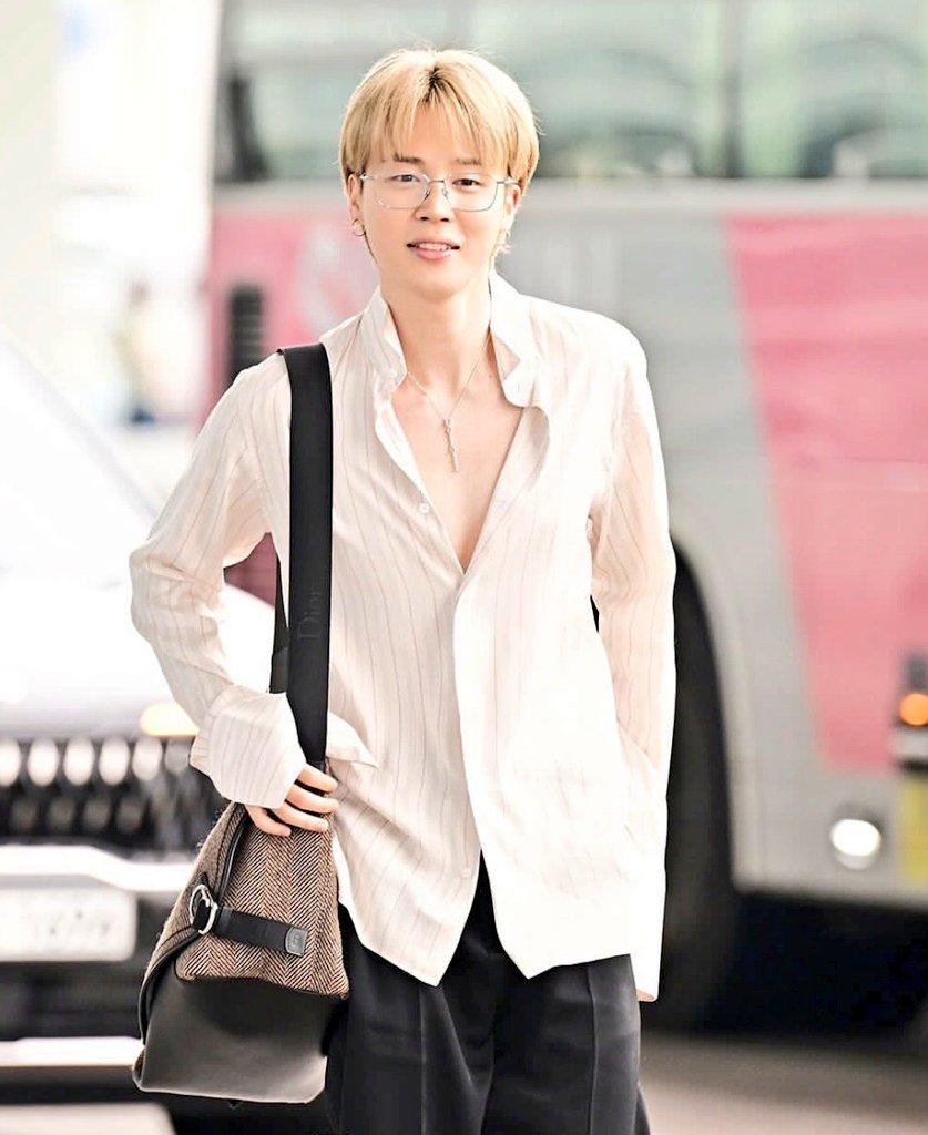 منکه بعضی وقتا شک میکنم که این بشر آدمه
DIOR GLOBAL AMBASSADOR JIMIN 
#JiminxDior 
#DiorSS26  
#JiminxDiorSS26 
#JIMINxPFW 
JIMIN JIMIN