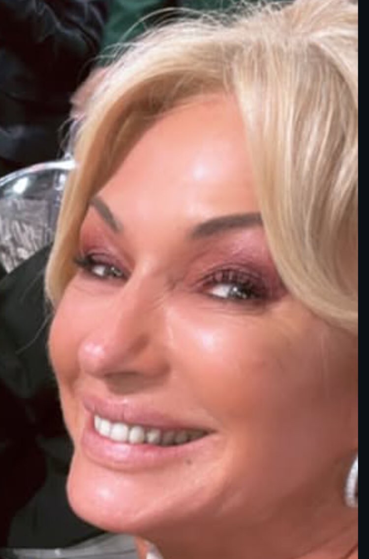 amoranimal2020's tweet photo. Estás a un botox de quedar as��!!..🤣🤣🤣
“Chicos yo no me toqué la cara!” Se claro.
La que critica la belleza de otras, ahora se entiende.
#bagre
#Botoxeada https://t.co/IL27BJZ5pf