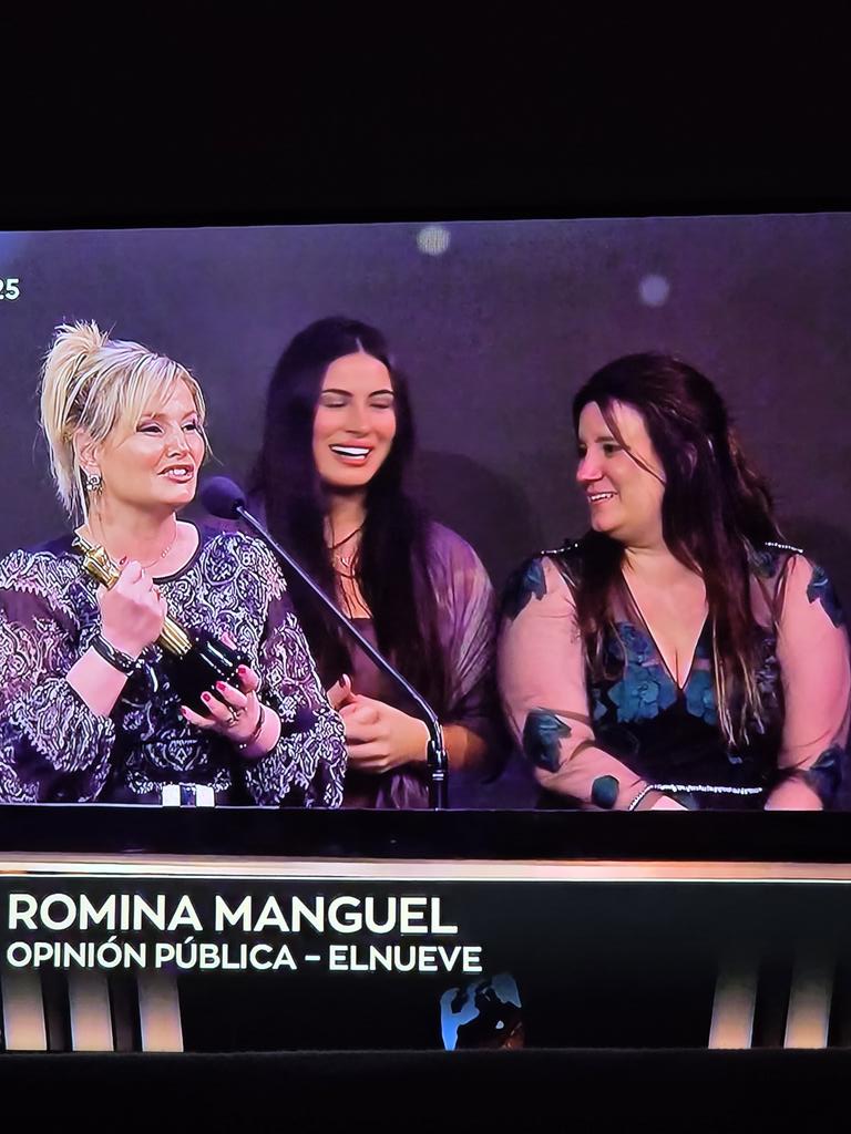Romina Manguel sube con las hijas de Lanata.
Y pide que ser antisemita vuelva a dar vergüenza.  
Bien ahí.
#MartinFierro #MartinFierro2025