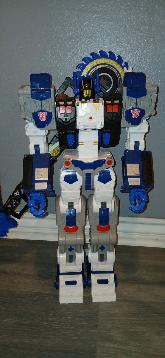 My Metroplex came in today, wow this guy was way bigger then I thought and its awesome! Having trouble getting his weapon in his hands but thats okay I'll do it some other time