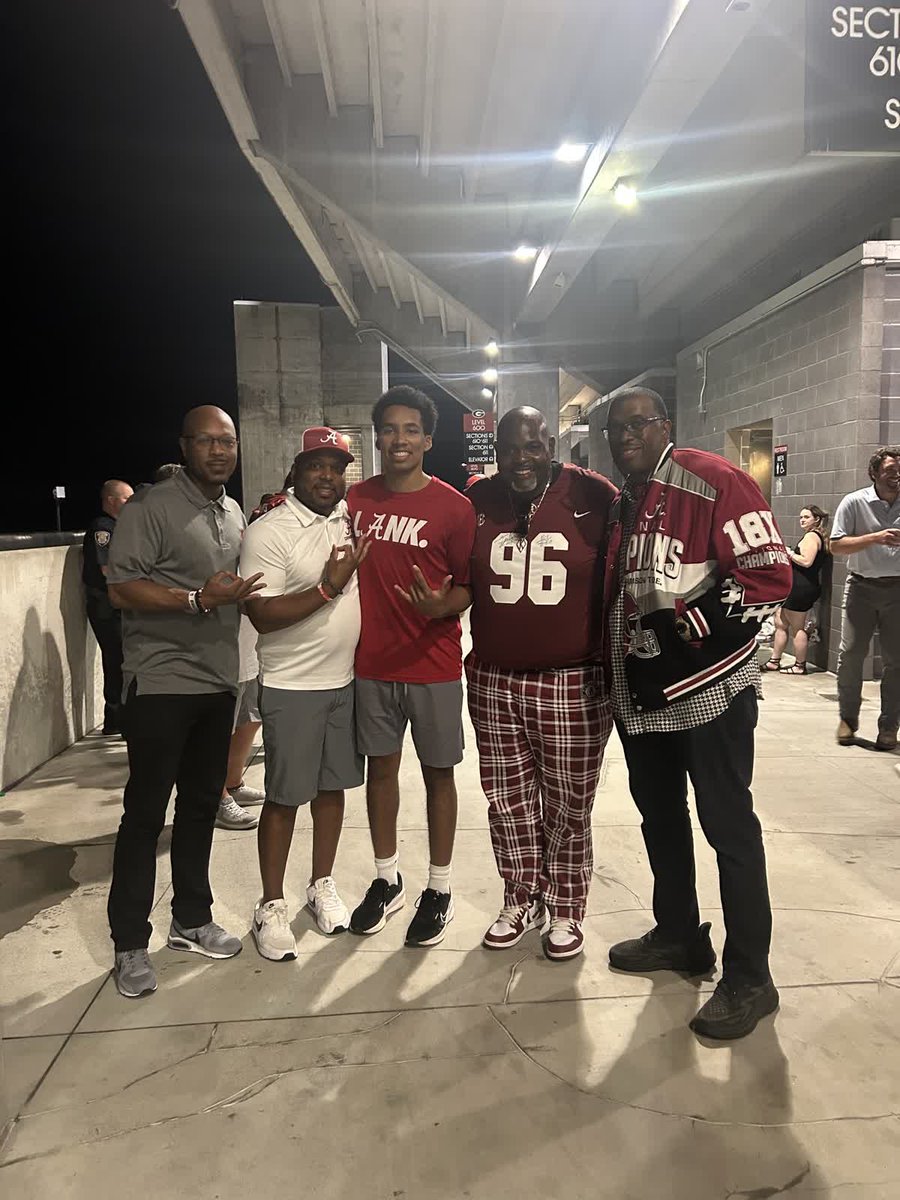 Coach_High's tweet image. We’re still BAMA…

#TheStandard #BuiltByBama #WhereLegendsAreMade