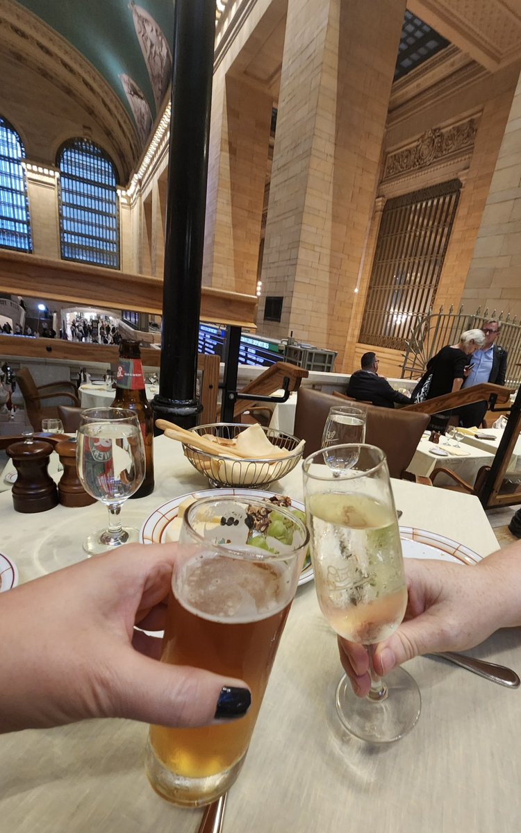 Pass Pages are here! It can be hard in this whirlwind debut year to remember to celebrate but here I am with my sister grabbing a drink at Grand Central to mark the moment.🥂

This is the last chance I’ll get to sit with Tessa &amp; Reed before I hand this book fully over to readers.