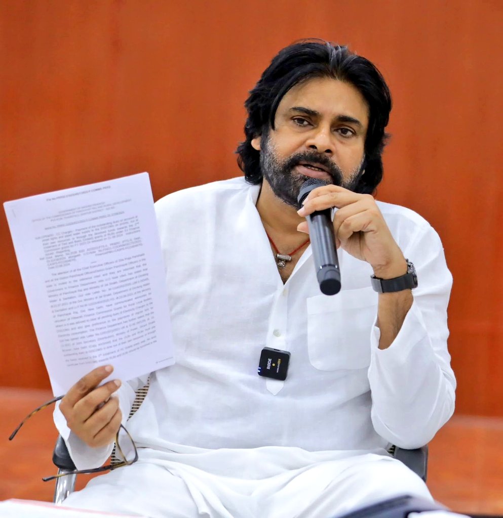 UttarandhraNow's tweet image. పవన్ కళ్యాణ్ అభిమానులకు మరో చేదు అనుభవం. 
కాంతరా సినిమాను అడ్డుకుంటామని ఇప్పటికే ప్రకటించిన పవన్ కళ్యాణ్ అభిమాన సంఘాలు. 
అయితే కాంతరా సినిమాకు పూర్తి మద్దతు ప్రకటించిన డిప్యూటీ సీఎం పవన్ కళ్యాణ్. ఆ సినిమాకి టిక్కెట్లు పెంపు కూడా ఆమోదించిన పవన్ కళ్యాణ్..
దిక్కుతోచని స్థితిలో…