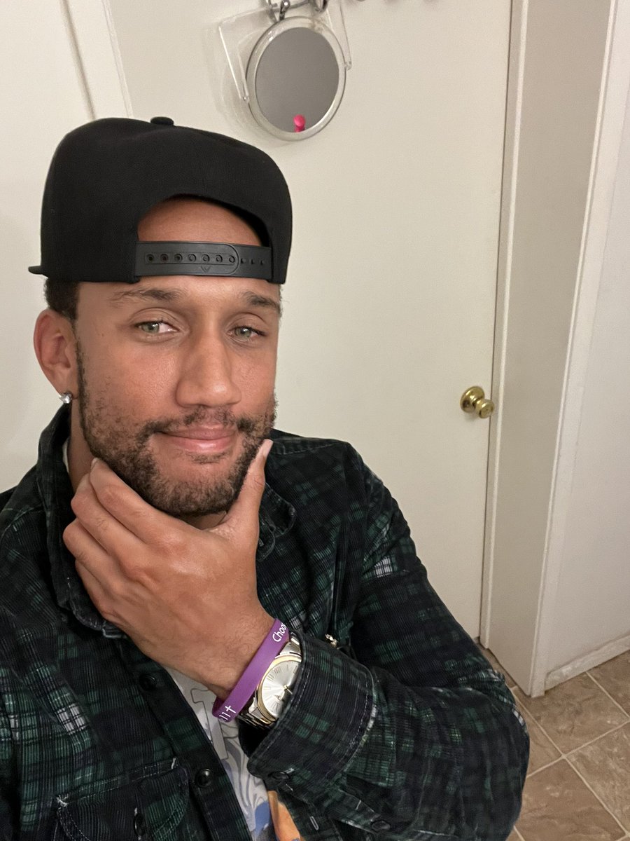 jehladakin's tweet photo. I am a world class artist, singer, entertainer, and all around performer.  I will sell out stadiums. I will go multi platinum on my projects. It’s time! https://t.co/oMkGDB1Wll