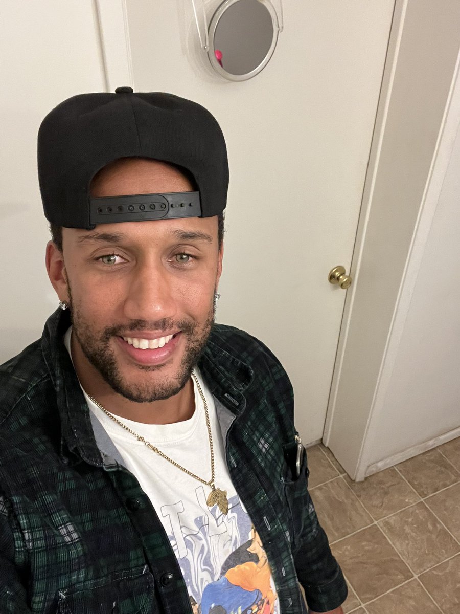 jehladakin's tweet photo. I am a world class artist, singer, entertainer, and all around performer.  I will sell out stadiums. I will go multi platinum on my projects. It’s time! https://t.co/oMkGDB1Wll