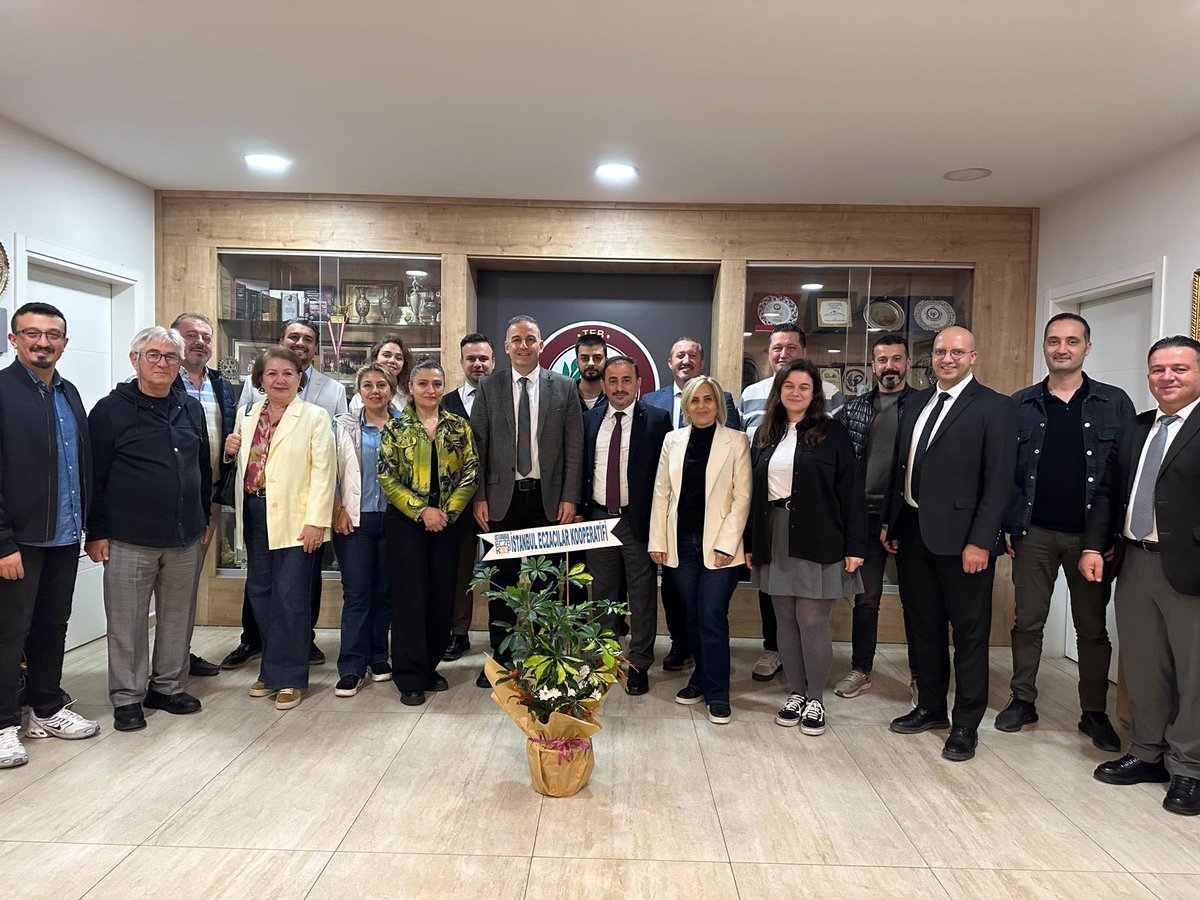 İstanbul Ecza Kooperatifi Samsun Şube Müdürü, Mesul Müdürü Meslektaşımız ve değerli emekçileri Samsun Eczacı Odamızı ziyaret ederek yeni dönem için başarı dileklerini ilettiler.

Nazik ziyaretleri için teşekkür ediyoruz.