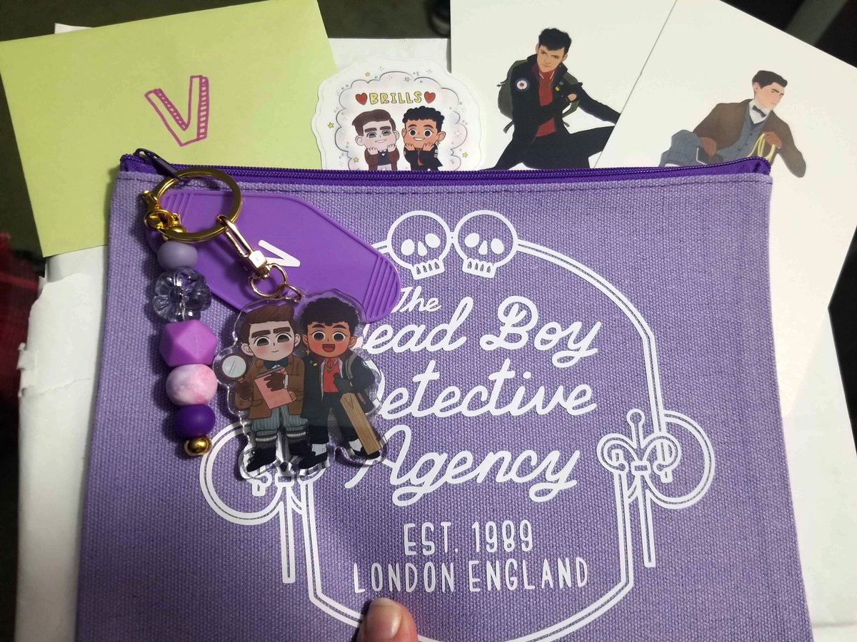 V 👻 #SaveDeadBoyDetectives tweet media