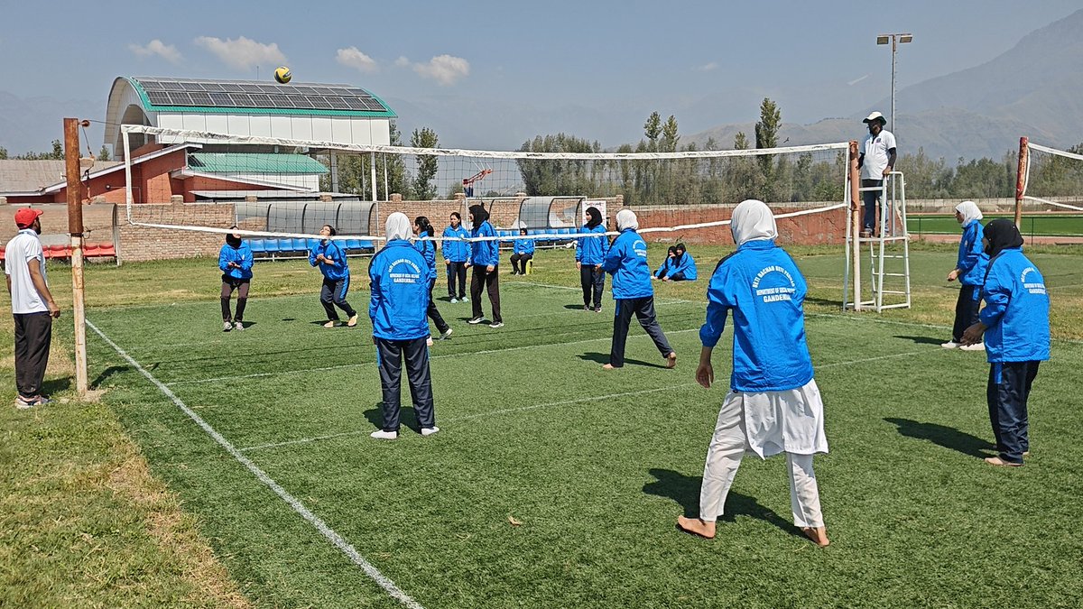 yssganderbal's tweet photo. Campaign Nasha Mukht Yuwa for Viksit Bharat celebrated under the banner of Seva Parv 2025.
September 21- YSS Ganderbal organised diverse sports events like Kho-Kho, Volleyball and Tug of War for girls students. A Nasha Mukht Bharat Pledge was taken before the event.
@dcganderbal https://t.co/RcwtZoetlT