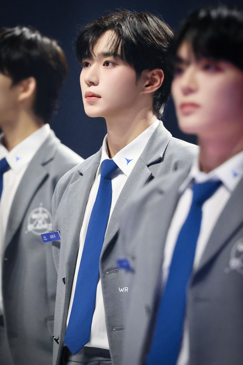 이콩프분 사진 진짜 준서 너무 예쁘게 찍어줌 😭 진짜 천사다 너무 예쁘자나 ㅠㅠㅠㅠㅠ.