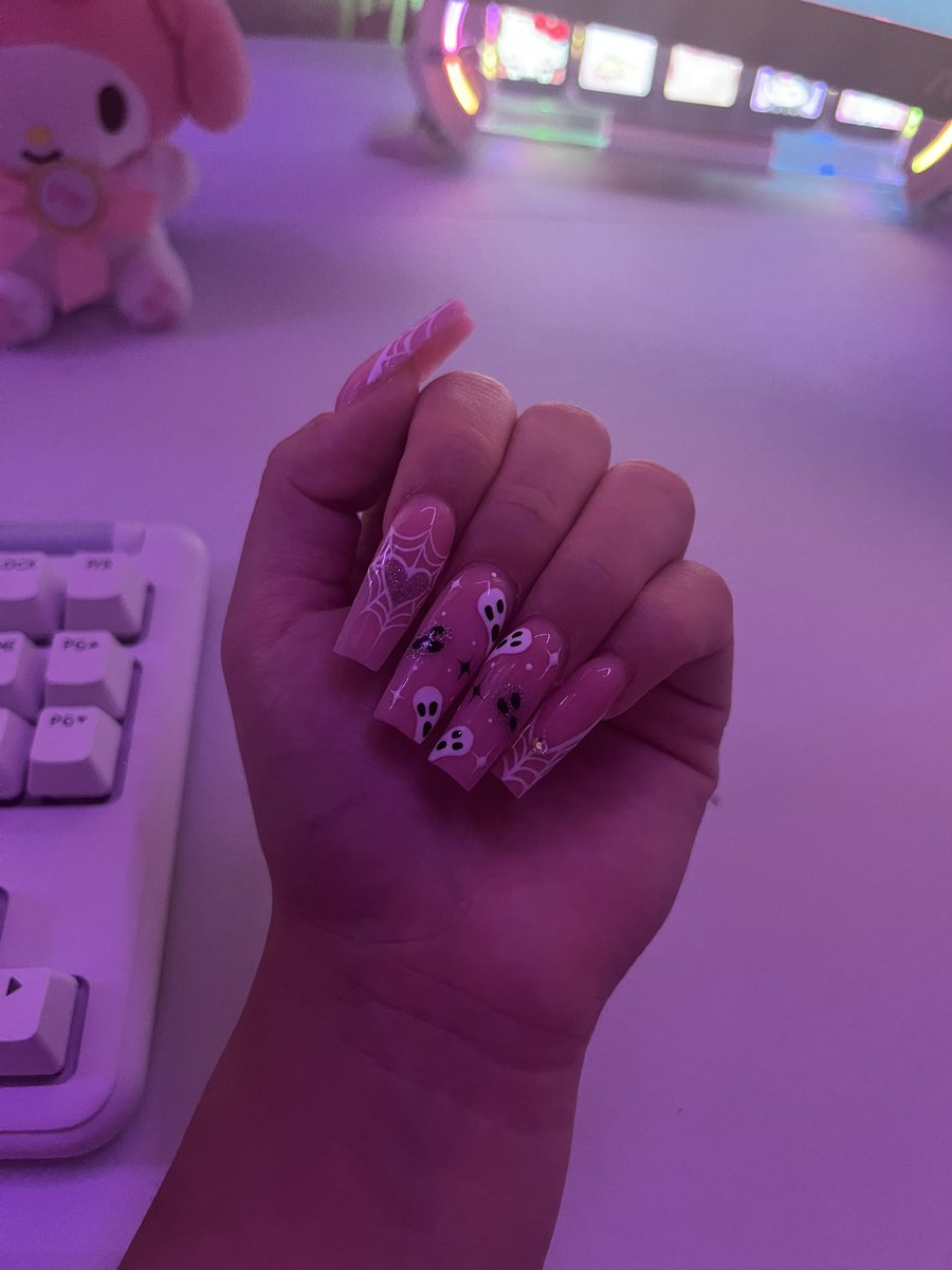 aaetherial's tweet image. couldn’t wait 👻