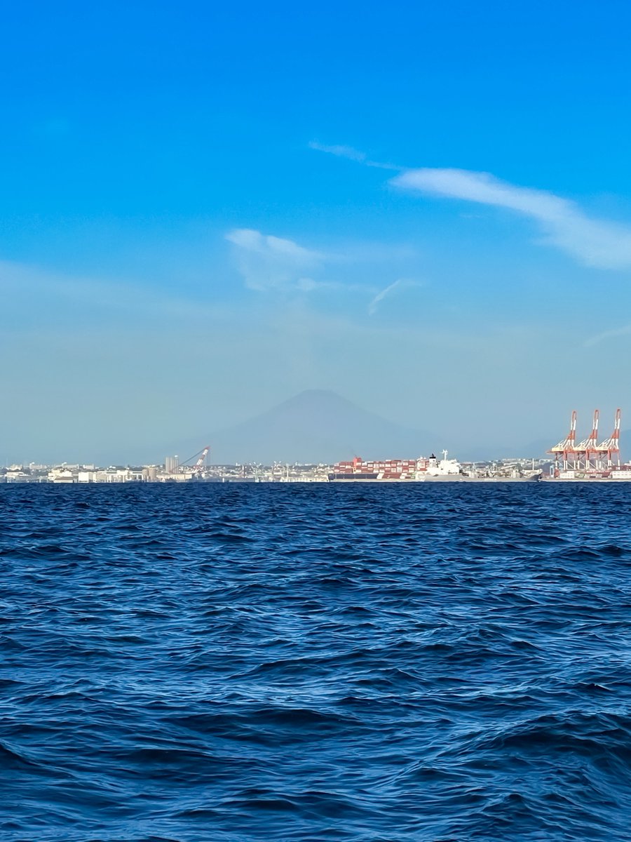 東京湾からも富士山見えるのすごい🗻
