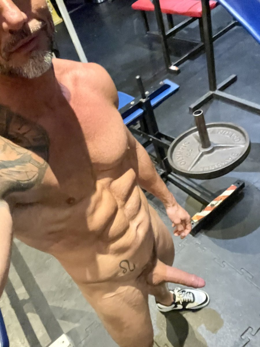 nakedadventuresmale tweet media