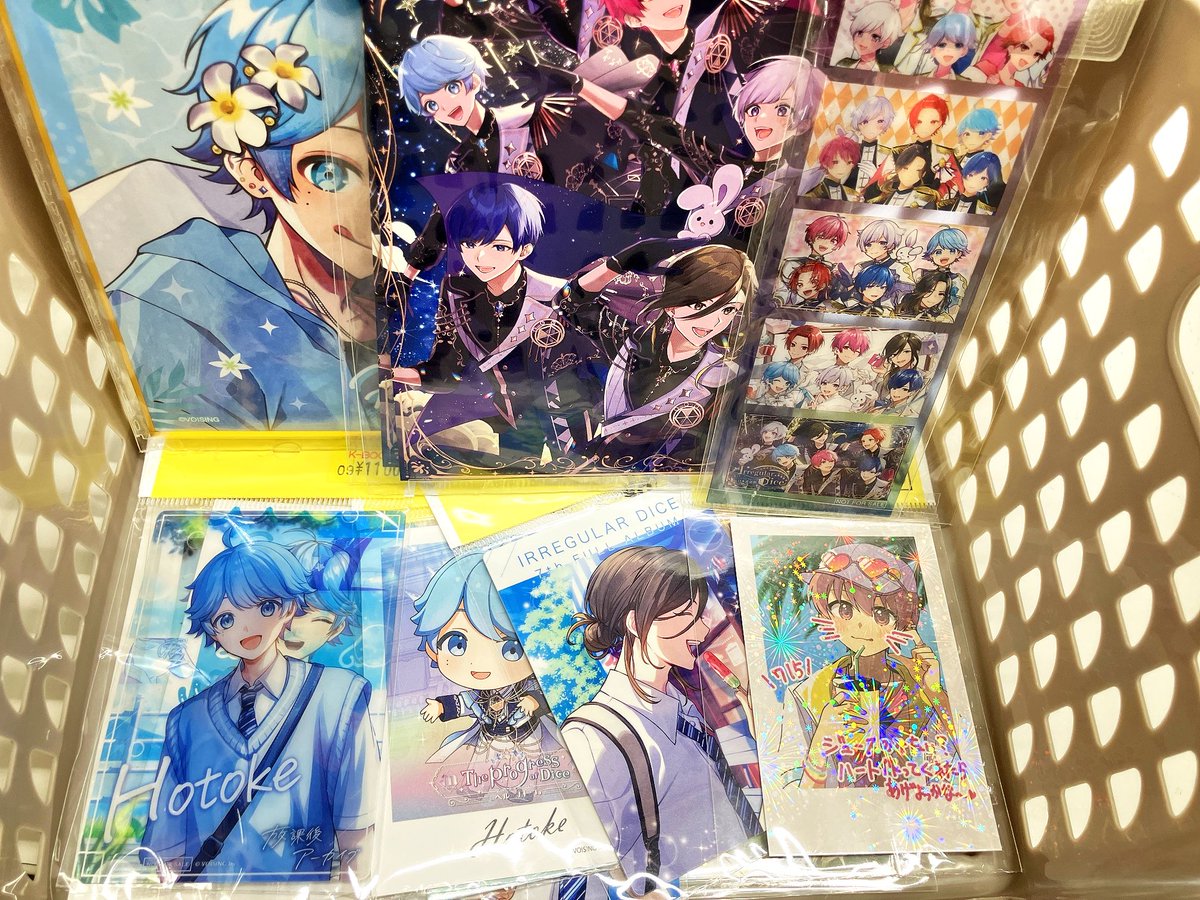 入荷情報】 いれいす 缶バッジ チェキ アクキー アクリルスタンド など