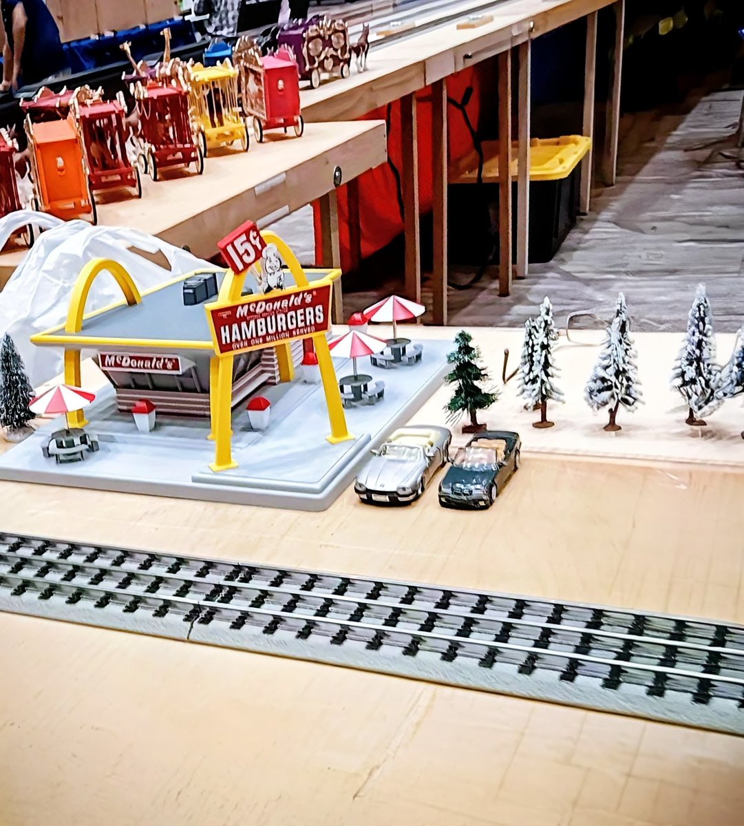 dd75545's tweet image. Before I get too far afield, this past weekend, My Wife and I had a GREAT TIME at a #modeltrainshow in #planotx at the Events Center there. 

These model trains and the displays they were on were really elaborate and complete with scale and working detail on so many. 

Here are