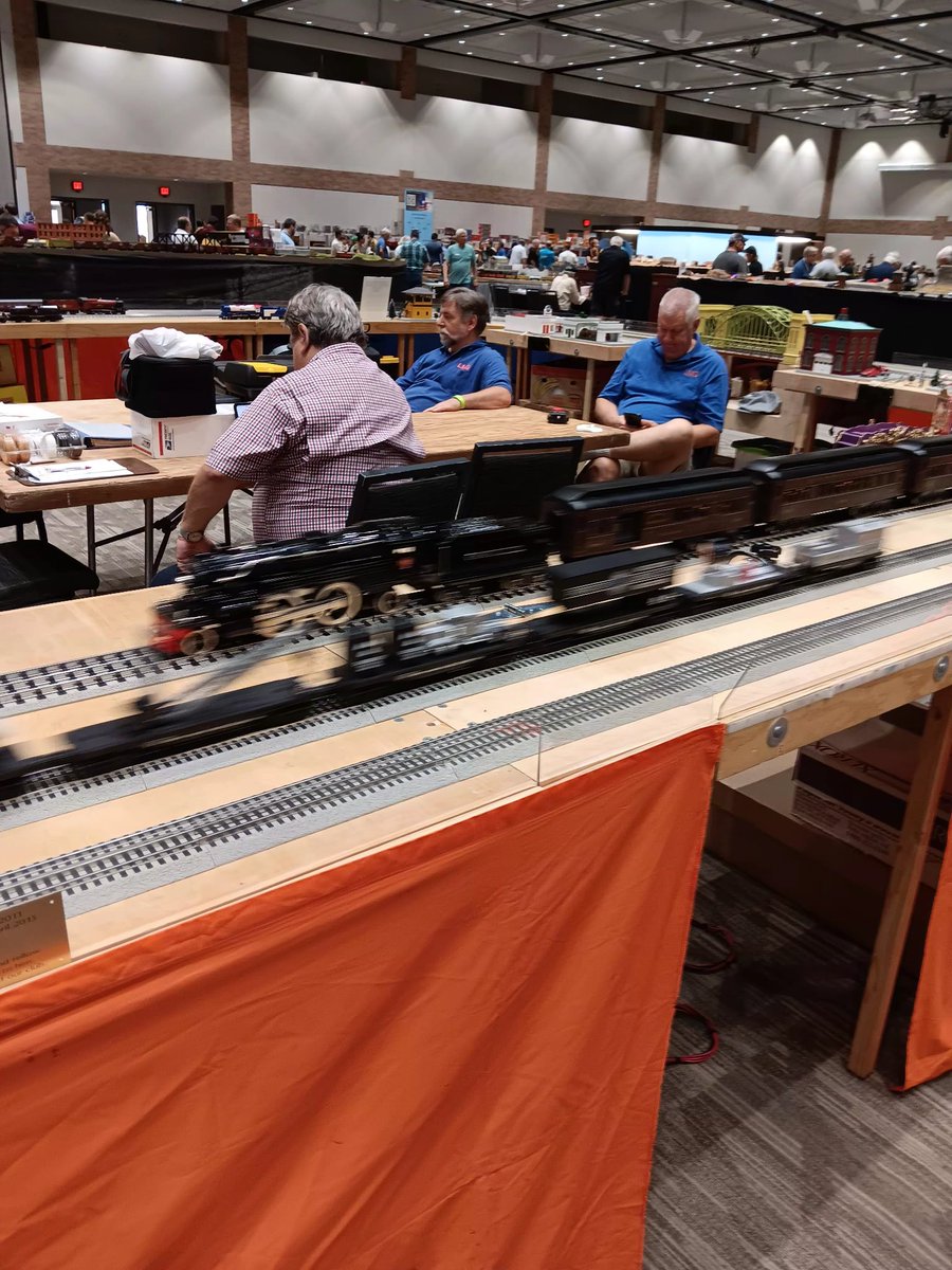 dd75545's tweet image. Before I get too far afield, this past weekend, My Wife and I had a GREAT TIME at a #modeltrainshow in #planotx at the Events Center there. 

These model trains and the displays they were on were really elaborate and complete with scale and working detail on so many. 

Here are