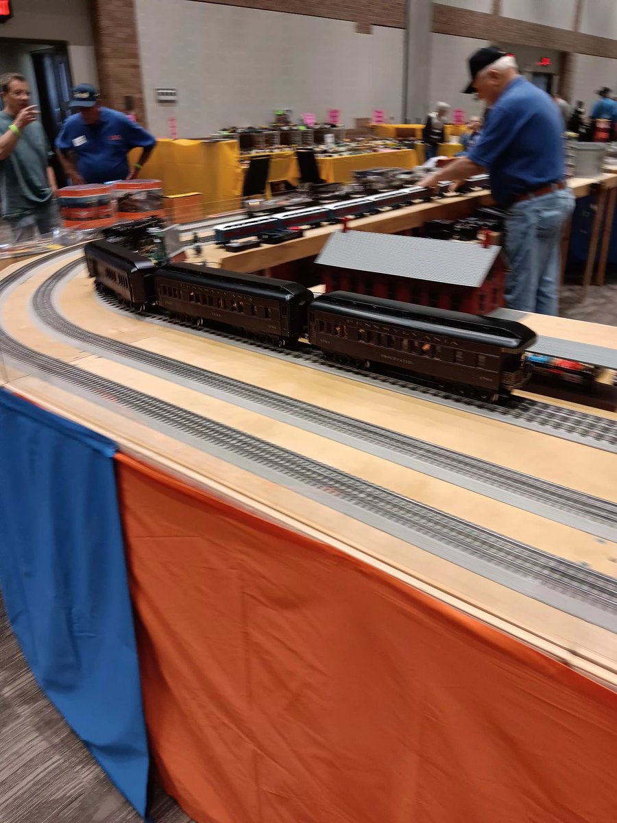 dd75545's tweet image. Before I get too far afield, this past weekend, My Wife and I had a GREAT TIME at a #modeltrainshow in #planotx at the Events Center there. 

These model trains and the displays they were on were really elaborate and complete with scale and working detail on so many. 

Here are