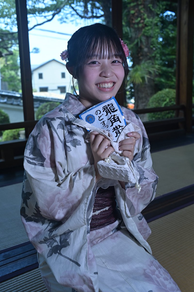 TadanoButa3647's tweet image. この手提げ袋、浴衣と合っててめっちゃ良いやろ？？

でもな？中に入れてるの、龍角散のど飴やね〜ん(*/О ＼*)ｷｬﾊ♡

リリシック学園
個別浴衣撮影会2025
2025年(令和7年)7月13日(日曜日) 
泉佐野 新井家住宅

#リリシック学園 
#赤色担当 
#小日向紗弥 
#さやにゃ