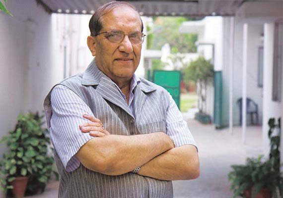 Tulsijoshibjp's tweet image. Deeply pained by the passing away of Shri Vijay Kumar Malhotra Ji. He was a strong pillar of BJP in Delhi. I will always cherish his support to me in discharging my Parliamentary works. 
I pray for peace of his departed soul. My heartfelt condolences to his family. Om Shanti 🙏