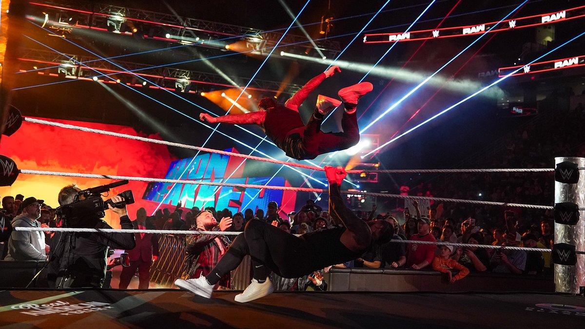 theusotwinzcom's tweet image. Monday Night Raw Digitals: dayone-images.com/thumbnails.php… #TheUsos #YEET
