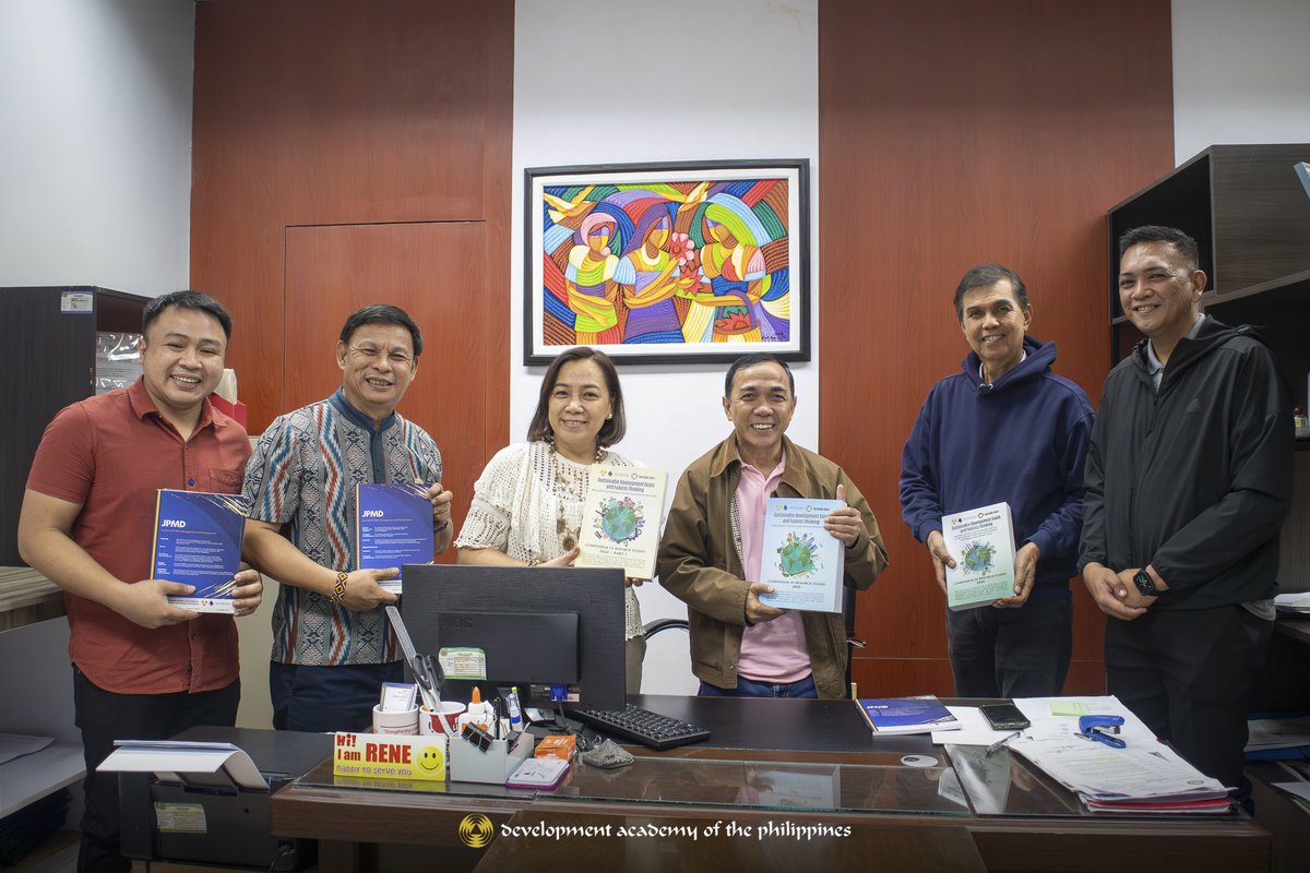 dap_edu_ph's tweet photo. 𝗥𝗘𝗔𝗗: 𝗗𝗔𝗣-𝗚𝗦𝗣𝗗𝗠 𝘀𝗵𝗮𝗿𝗲𝘀 𝗿𝗲𝘀𝗲𝗮𝗿𝗰𝗵 𝘀𝘁𝘂𝗱𝗶𝗲𝘀 𝗮𝗻𝗱 𝗸𝗻𝗼𝘄𝗹𝗲𝗱𝗴𝗲 𝗽𝗿𝗼𝗱𝘂𝗰𝘁𝘀 𝗮𝘁 𝗠𝗦𝗨-𝗚𝗲𝗻𝗦𝗮𝗻 &amp; 𝗚𝗲𝗻𝗲𝗿𝗮𝗹 𝗦𝗮𝗻𝘁𝗼𝘀 𝗟𝗚𝗨𝘀

Full story here: https://t.co/CId9QXJVwi https://t.co/83MtVeK3XK