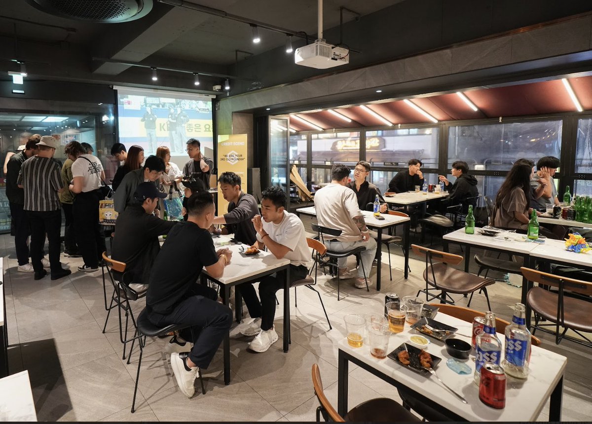 CryptoWizardSeb's tweet image. 🍗🍺 Chimaek Night in KBW Recap! 🍺🍗

Nothing beats crispy Korean fried chicken &amp;amp; ice-cold beer after a long day.

Big thanks to @credit_scend @Velvet_Capital @DGramNetwork @olaxbt @Figment_io  for making this happen 🙌

Great vibes, amazing people, and even better…
