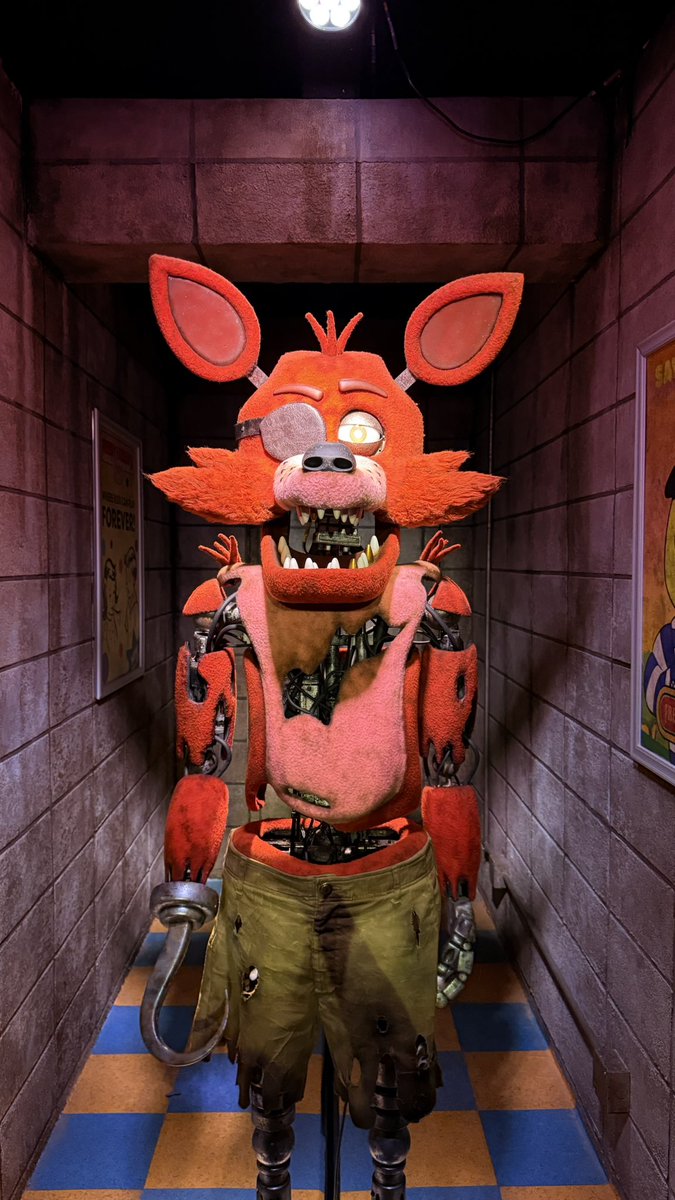 WitheredCreatio's tweet image. More amazing pics of the fnaf house!