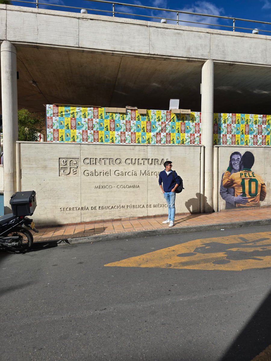 Sebaxtiaannn's tweet photo. El Centro Cultural Gabriel García Márquez es un homenaje arquitectónico a la obra de Gabo en el corazón de Bogotá.

#AnalisisGeograficoUR2025 @URosario @PoliticaUR @ronalfrodriguez https://t.co/wDVp5mjU6p