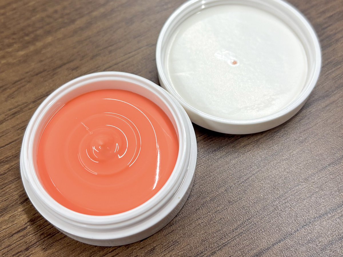 友達が爪折れがちな私を心配して買ってくれたDiorの爪の保湿クリーム。綺麗なうずまきを壊したくない🥹