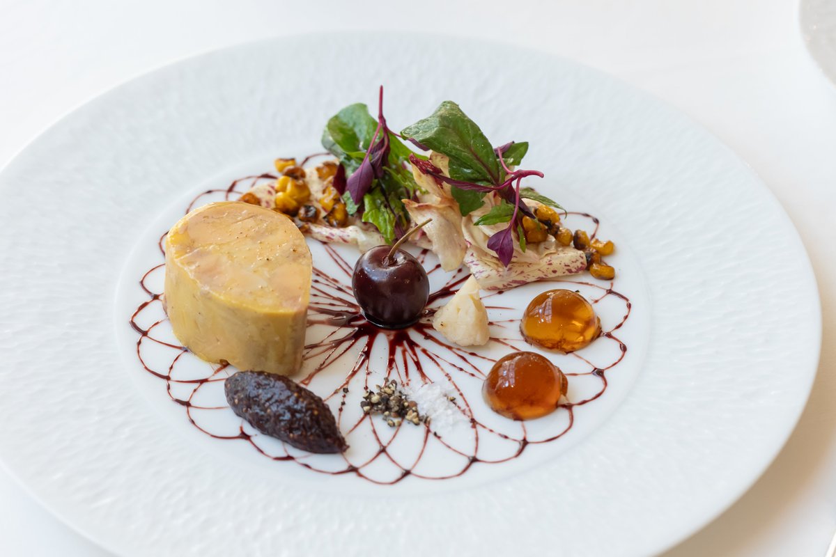 auto_reserve's tweet photo. 🧑‍🍳AutoReserve Magazine Interview👩‍🍳

'SOMBREUIL TOKYO,' introduced as one of Japan’s renowned restaurants.
We spoke with the owner, Toshinori Wakatsuki.

Mr. Wakatsuki shared that each cooking technique in French cuisine has its own meaning, and by respecting that meaning in the preparation, the accumulation of these elements leads to the "conviction of the dish."
We delved into his thoughts on how he has approached cooking and walked this path.

✍️Full interview available here：
https://t.co/t2GffwmrA9

📍Restaurant Details：
https://t.co/cqxCp40ZyI

#autoreserve #restaurant #reservation #japan #tokyo #iidabashi #french #sombreuiltokyo