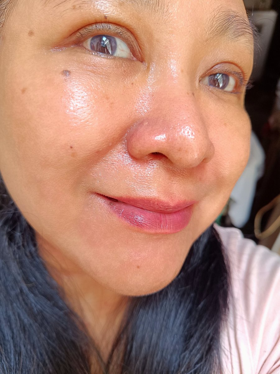 yubbeee's tweet image. Cukup pake 2 tetes aja buat semuka, hemat banget !!
Rutin tiap malem kyk begini, tiap bangun pagi tuh kerasa bgt kulit lebih lembab, kenyal, plumpy, dan lebih glowing ✨
#blemish #pigmentation #brightening