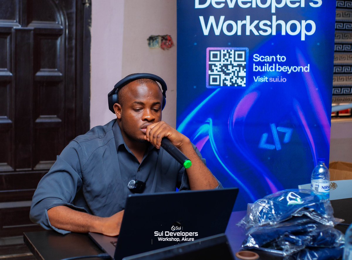 SuiNetworkNG's tweet image. Highlights from the Sui developer workshop held in Akure 🇳🇬

The Sui Developers Workshop in Akure, Nigeria, was a game changer for Web3 enthusiasts and developers. Here&apos;s what made it special:

Hands-on Learning: Participants got to deploy smart contracts using Move, build…