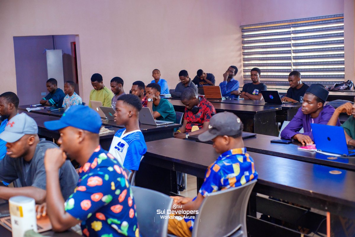 SuiNetworkNG's tweet image. Highlights from the Sui developer workshop held in Akure 🇳🇬

The Sui Developers Workshop in Akure, Nigeria, was a game changer for Web3 enthusiasts and developers. Here&apos;s what made it special:

Hands-on Learning: Participants got to deploy smart contracts using Move, build…