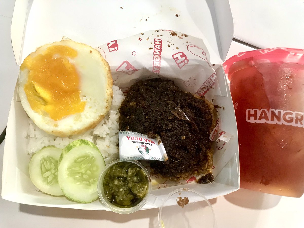 stuborngvrl's tweet photo. kirain bebek doang yg cocok pake bumbu madura ternyata ayam lebih ENAAAKKK dong😭🫶🏻 apa lagi Ayam Goreng Mak Dura guys beeuhhhh endul pisan🤤 bumbu hitamnya itu loh legit medok banget bikin mau nambah nasi terus ini mah😍🥰 https://t.co/1Cuv6YDlLp