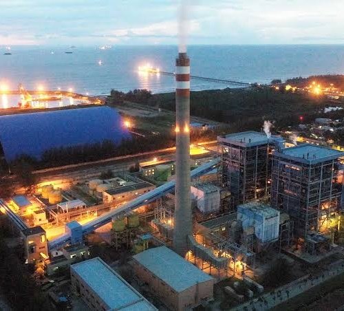 Aceh's tweet photo. Aceh produksi 1500MW ⚡️Listrik di Nagan Raya PLTU 1-PLTU 4 dengan  Batubara Aceh. Batubaranya di angkat dengan ratusan truk BK. Listrik di bawa ke Sumut senangkan rakyatnya Mr Bobby oleh @Pln_123, Tapi di Aceh Mati Lampu 💡🔥🤣 Alasan PLN itu itu saja sejak 2010. https://t.co/DM8a1Su0at