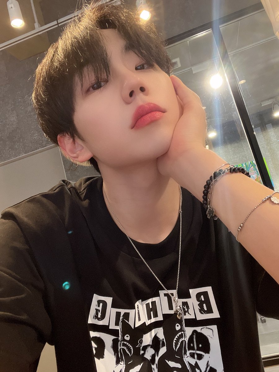 ELASTofficial's tweet photo. 🛬🇰🇷

#ELAST #엘라스트 #エラスト
#WONJUN #원준 #ウォンジュン https://t.co/oBwG3hUSqY