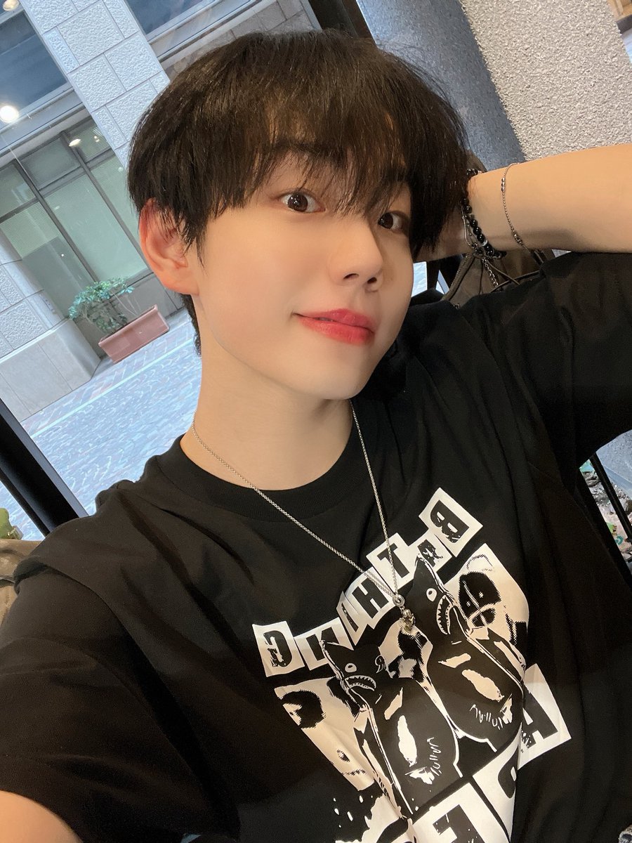 ELASTofficial's tweet photo. 🛬🇰🇷

#ELAST #엘라스트 #エラスト
#WONJUN #원준 #ウォンジュン https://t.co/oBwG3hUSqY