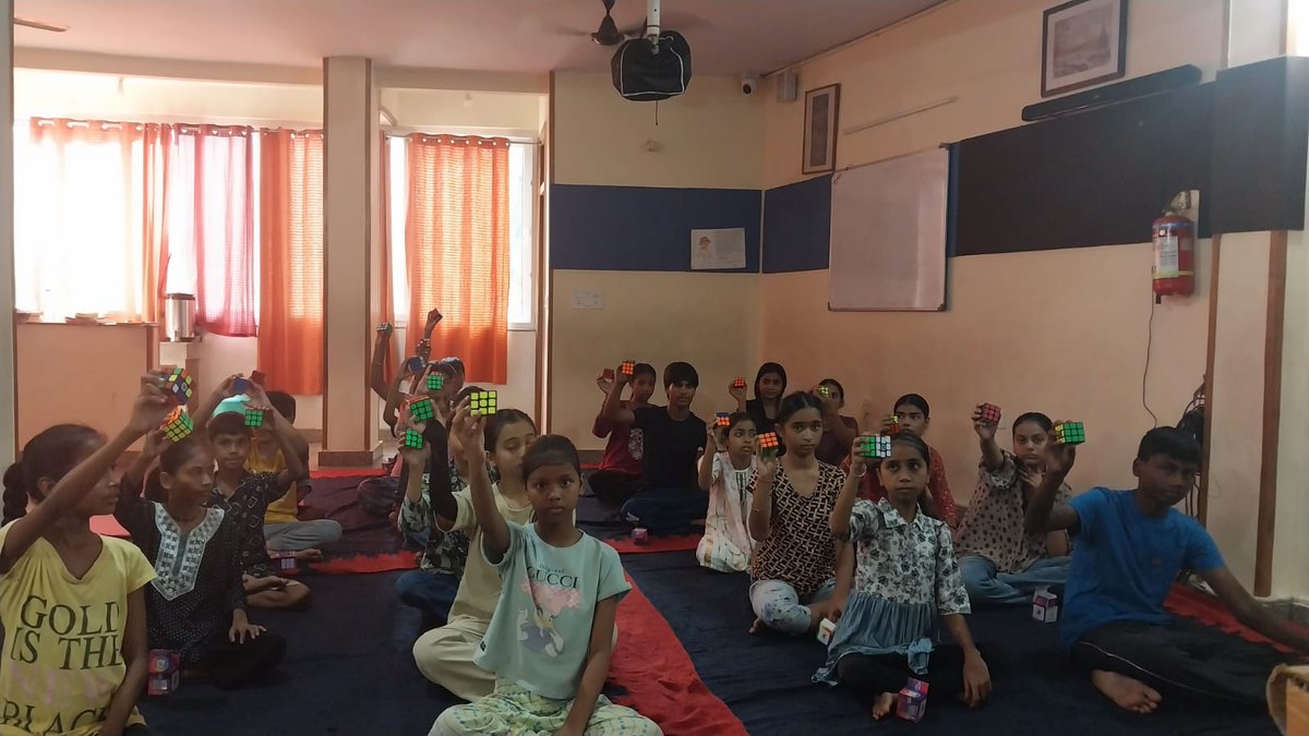MittalShan50404's tweet image. &quot;Cube classes at Skets Hope Center 🧩✨ Kids learning how to solve the cube with focus and fun! 💡 #CubeClass #SketsHopeCenter #LearningWithFun #BrainExercise #SkillDevelopment #RubiksCube #SmartKids #HopeForFuture&quot;