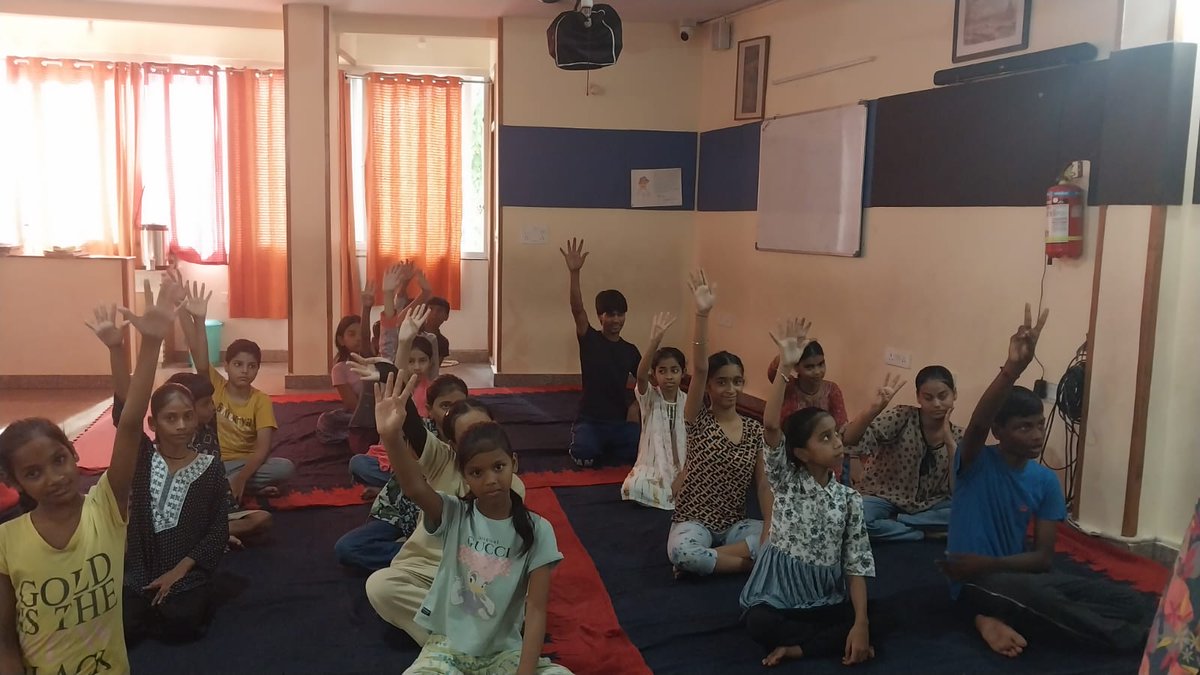 MittalShan50404's tweet image. &quot;Cube classes at Skets Hope Center 🧩✨ Kids learning how to solve the cube with focus and fun! 💡 #CubeClass #SketsHopeCenter #LearningWithFun #BrainExercise #SkillDevelopment #RubiksCube #SmartKids #HopeForFuture&quot;