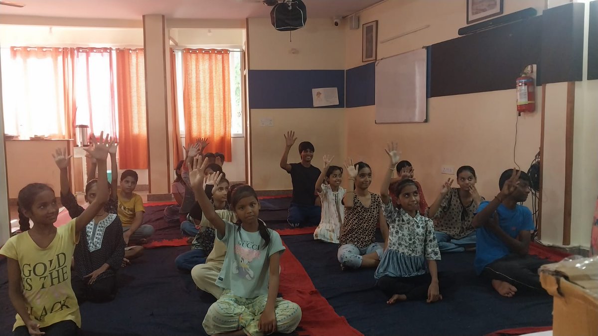 MittalShan50404's tweet image. &quot;Cube classes at Skets Hope Center 🧩✨ Kids learning how to solve the cube with focus and fun! 💡 #CubeClass #SketsHopeCenter #LearningWithFun #BrainExercise #SkillDevelopment #RubiksCube #SmartKids #HopeForFuture&quot;
