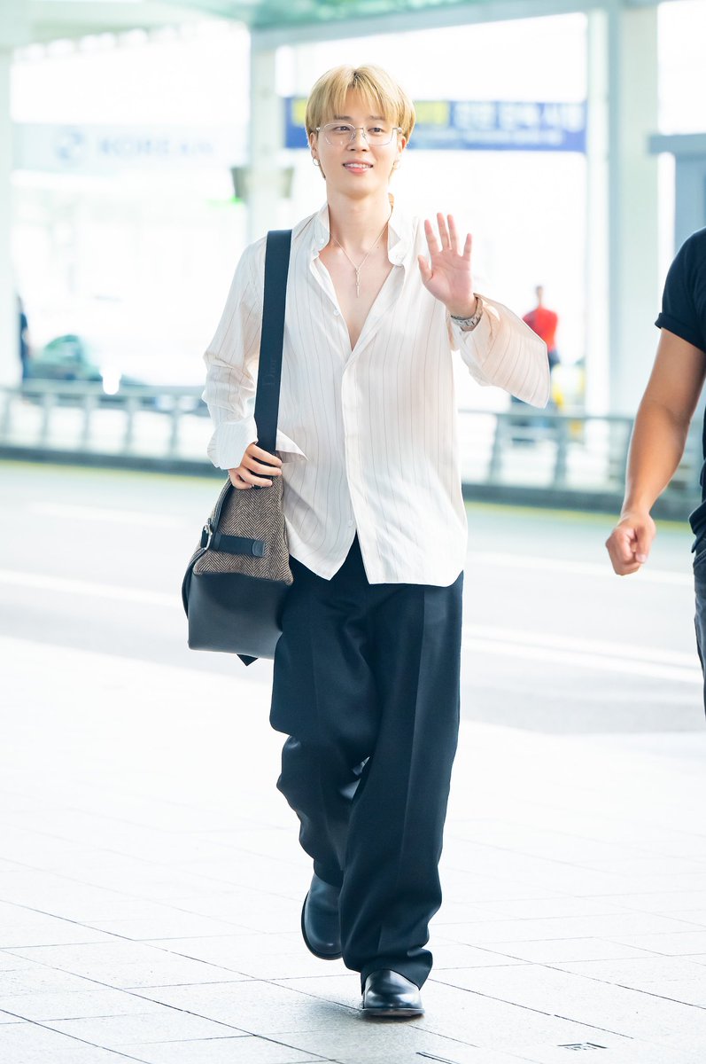 RT &amp; REPLY 

HAVE A SAFE FLIGHT JIMIN
DIOR GLOBAL AMBASSADOR JIMIN 
#JiminxDior #DiorSS26 #PFW <a href="/Dior/">Dior</a>