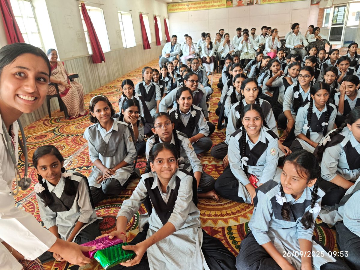 #WorldRabiesDay2025, our passionate MBBS students from <a href="/aiims_jodhpur/">AIIMS Jodhpur</a> raised awareness regarding rabies and its myths, among school students at Adarsh Vidyalaya, Pratap Nagar, under guidance of <a href="/Neeti_Rustagi/">Neeti</a>, Dr Srikanth S, Dr Sudeep &amp; Dr Anubhav
#RabiesAwareness #MBBSOutreach