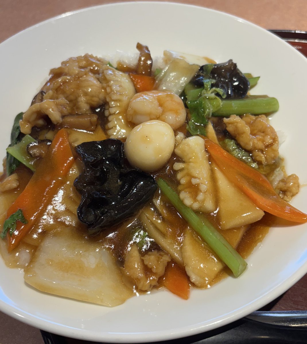 三宝グループ/株式会社三宝 (@sanpougroup) on Twitter photo 本日はレストラン三宝の人気ランチセット🍱
中華飯&らーめんランチ(少なめ担々麺変更)
です☝️
担々麺がより美味しくなったとの事で実食🥢
コクと旨味が増しており、
飲み干したくなるスープに箸もレンゲも止まりません🤤
中華飯の美味しさは言わずもがな✨ 本日はレストラン三宝の人気ランチセット🍱
中華飯&らーめんランチ(少なめ担々麺変更)
です☝️
担々麺がより美味しくなったとの事で実食🥢
コクと旨味が増しており、
飲み干したくなるスープに箸もレンゲも止まりません🤤
中華飯の美味しさは言わずもがな✨