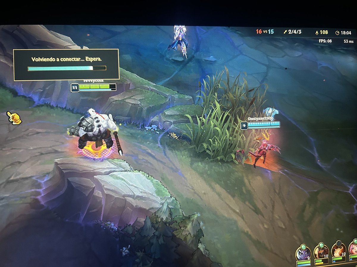 Revvycosa's tweet photo. BRAVO RIOT GAMES CADA VES TU JUEGO ESTÁ PEOR PERO NO FUERA PARA SACAR SKINS GACHAS Y COBRAR POR TODO, EN MEDIO DE UNA RANKED SE PETO A TODOS LOS JUGADORES @riotgames @LeagueOfLegends @elxokas @vaguard https://t.co/u7kAoRT7QX