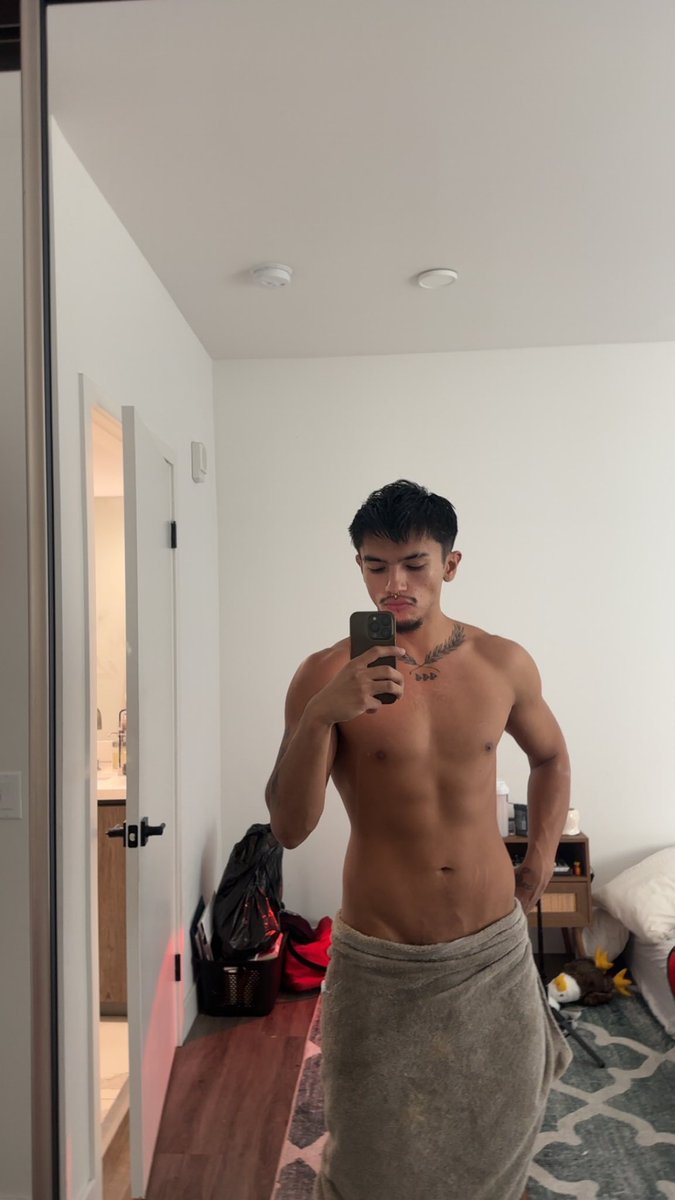 KehiwEagletail's tweet photo. calorie deficit is deficiting https://t.co/RkPkRLitj5