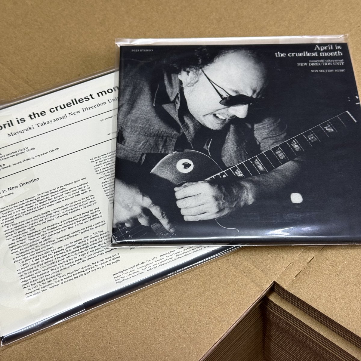 本作のCD版は装丁面でも特別なこだわりを持って制作しました。ジャケットは一般的な量産品の紙ジャケットとは異なり厚みや色合い、手触りまで厳選された紙を使用しています。CD化の際に音質面では、大友良英氏が音の調整に関わり作品の完成度を高めています。在庫少なくなりました。