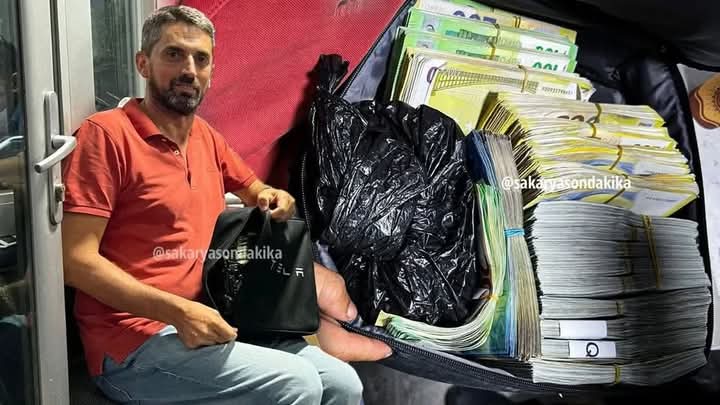 Sakarya da geçtiğimiz günlerde bir çanta içinde 8 milyon TL değerinde döviz bulunca sahibini araştırarak teslim eden kardeşimize paranın sahibi  2 bin TL hediye etmiş. 

Sosyal medyada hızla yayılan bu konuyla ilgili parayı bulan kardeşimiz için bir çok kişi aptallık yapmış